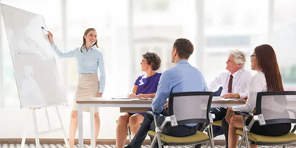 Oportunitatea de dezvoltare profesională bate la ușa ta